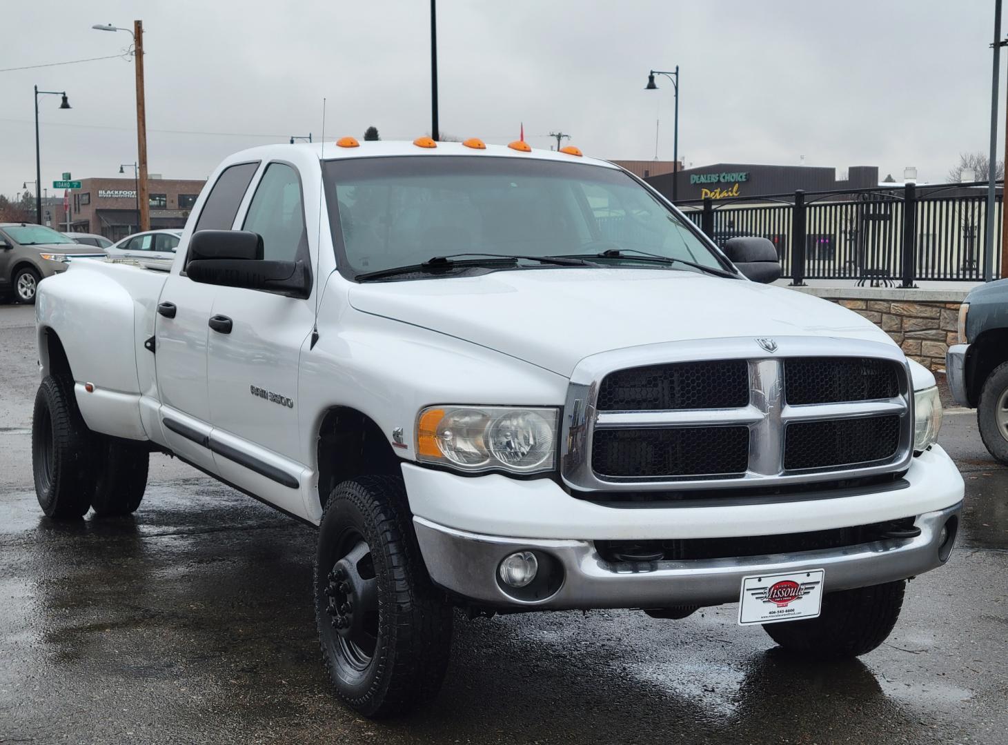 2005 White /Black Dodge Ram 3500 SLT (3D7LS38C85G) with an 5.9L I6 24V Cummins engine, 6 Speed Manual transmission, located at 450 N Russell, Missoula, MT, 59801, (406) 543-6600, 46.874496, -114.017433 - Photo#3